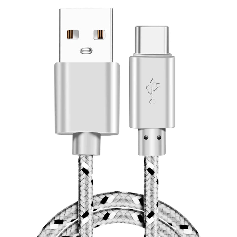 Câble USB-C blanc tressé en nylon, avec connecteurs USB-A vers USB-C, compatible charge rapide 2.4A et transfert de données – accessoire épuré et fiable pour console RÉTRONIC et appareils USB-C.