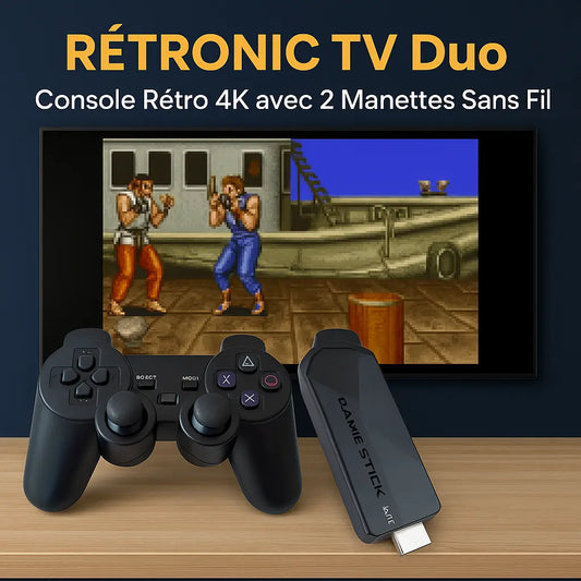 Console rétro RÉTRONIC TV Duo branchée sur télévision HD, avec 2 manettes sans fil, stick HDMI 4K et jeu de combat affiché à l’écran – plus de 20 000 jeux inclus.