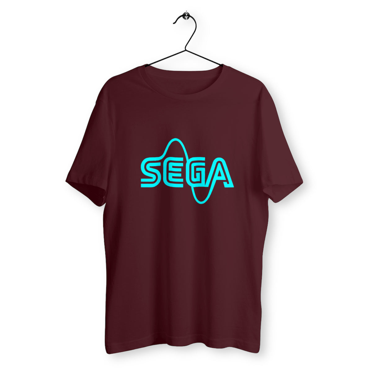 T-shirt bordeaux suspendu sur cintre avec logo SEGA néon bleu ondulé, style rétro gaming inspiré des années 90, coupe unisexe.