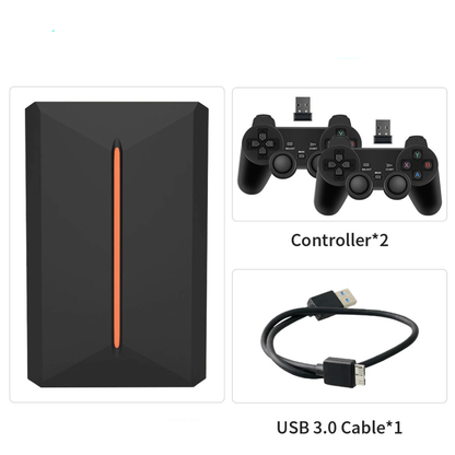 Image des accessoires fournis avec la console disque dur Plug-and-Play de 500Go pour PC Windows : le boîtier HDD élégant avec bande orange, deux manettes sans fil style PS (avec dongles USB), et un câble USB 3.0 pour une connexion rapide. Parfait pour jouer à plus de 3700 jeux préinstallés et 15 émulateurs rétro (PS1 à PS4, Wii, GameCube, N64, etc.). Branchez simplement sur votre ordinateur Windows 8.1+ pour une expérience gaming instantanée sans installation. 

