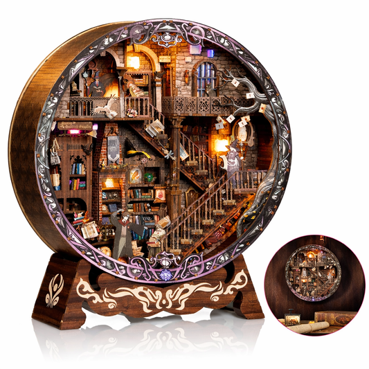 Book Nook Bibliothèque Magique en bois avec éclairage LED, scène miniature fantastique posée devant des livres anciens