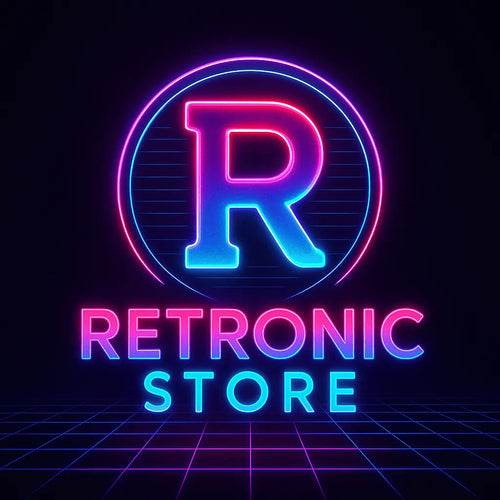 Logo RÉTRONIC STORE en style néon rétro-futuriste, avec un grand R lumineux en dégradé bleu et rose dans un cercle, posé sur un fond quadrillé synthwave façon années 80.