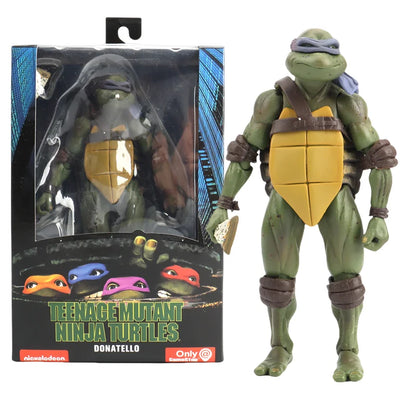 Figurine collector Donatello des Tortues Ninja TMNT 1990 en pose devant sa boîte d'origine, version cinéma culte