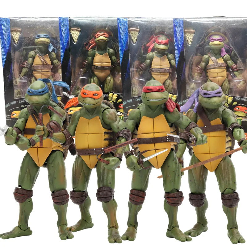 Figurines collector des 4 Tortues Ninja TMNT 1990 : Leonardo, Raphael, Donatello et Michelangelo, posées hors de leur boîte, version cinéma culte