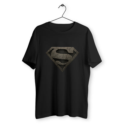 T-shirt noir suspendu sur cintre avec logo en forme de S fissuré, style pierre sombre inspiré de Superman, coupe unisexe.